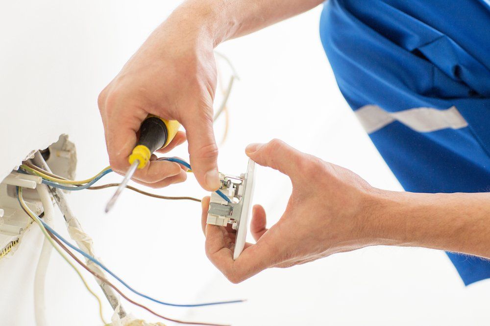 Electrical Repair in Kailua, HI | Ron's Home Repairs and Services, LLC Electrical Repair in Kailua, HI | Ron's Home Repairs and Services, LLC